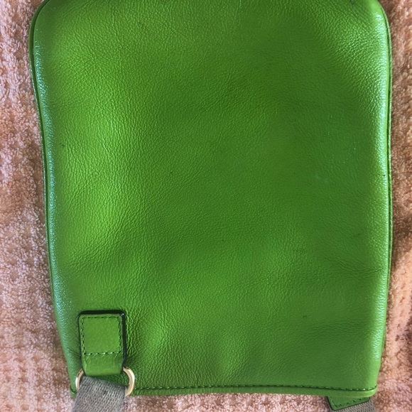 Green Michael Kors Strap purse - Picture 3 of 7